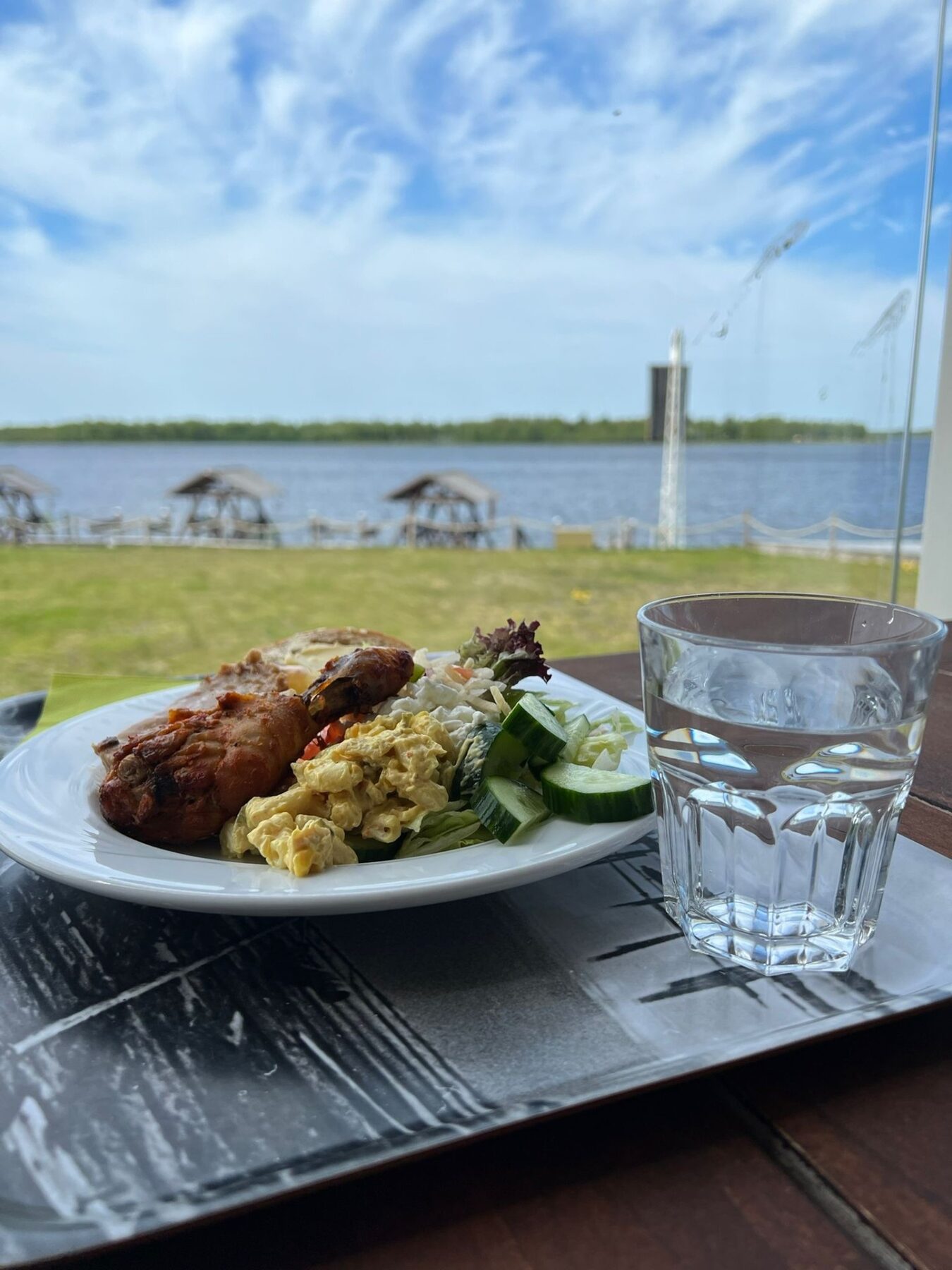 Lounasannos merinäköalalla Magasiinissa