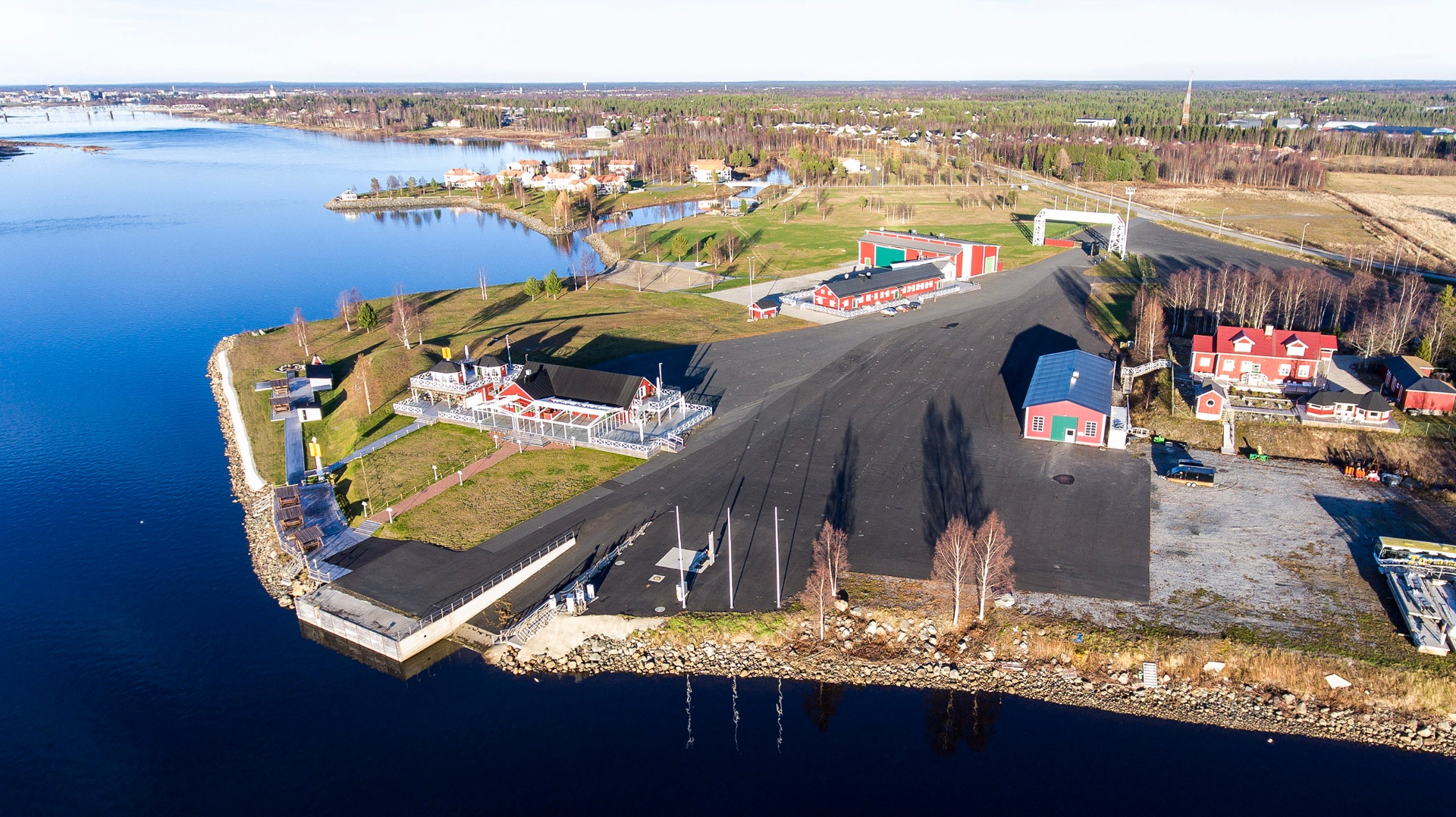 Ilmakuva Torandan alueesta Tornionjoen rannalla